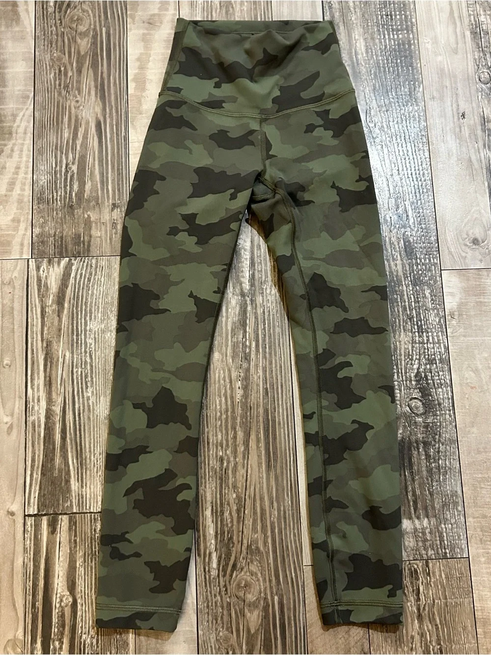Lululemon Wunder Train High Rise Crop